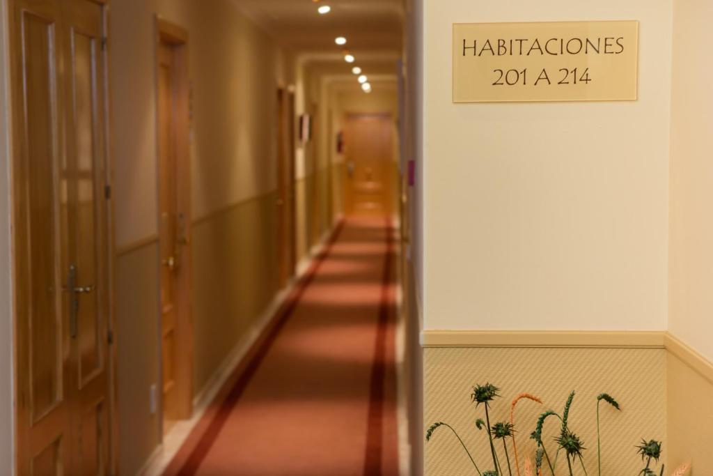 Hotel La Torre Vega de Valdetronco エクステリア 写真